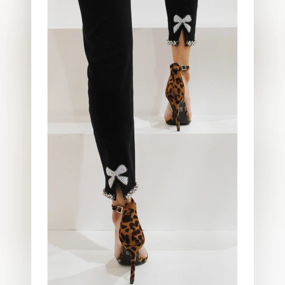 Frank Lyman Black slim leg jean with pearl bow detail at the back hemline Size L - Picture 3 of 8